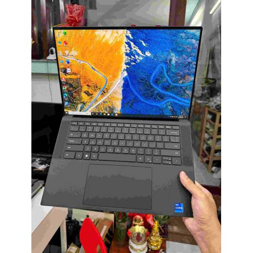 Dell XPS 9520 (Like New 99%)