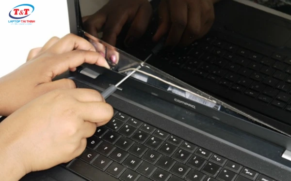 Kiểm tra màn hình laptop