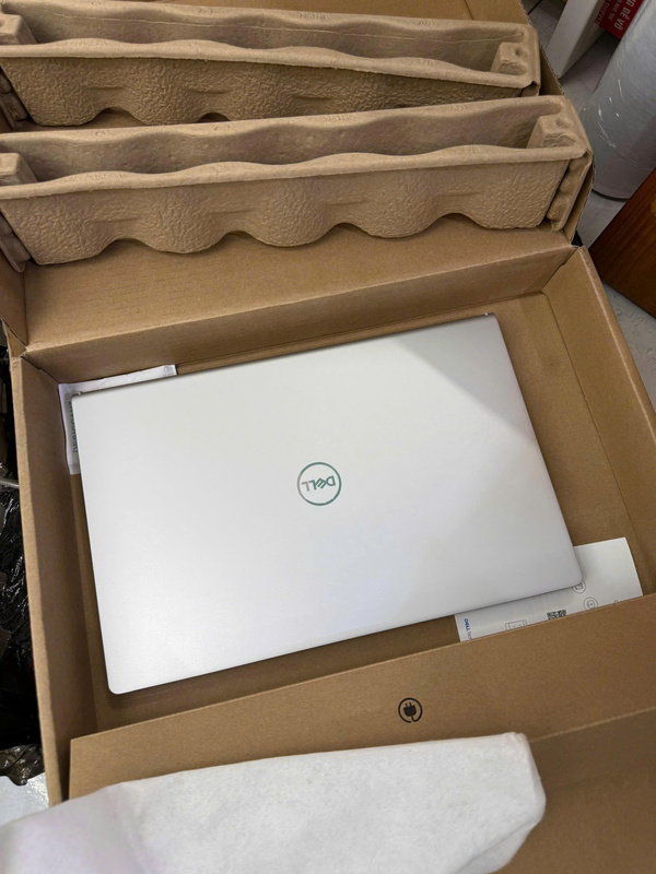 Dell 15 DC15250 (Hàng New FullBox Mới 100%)